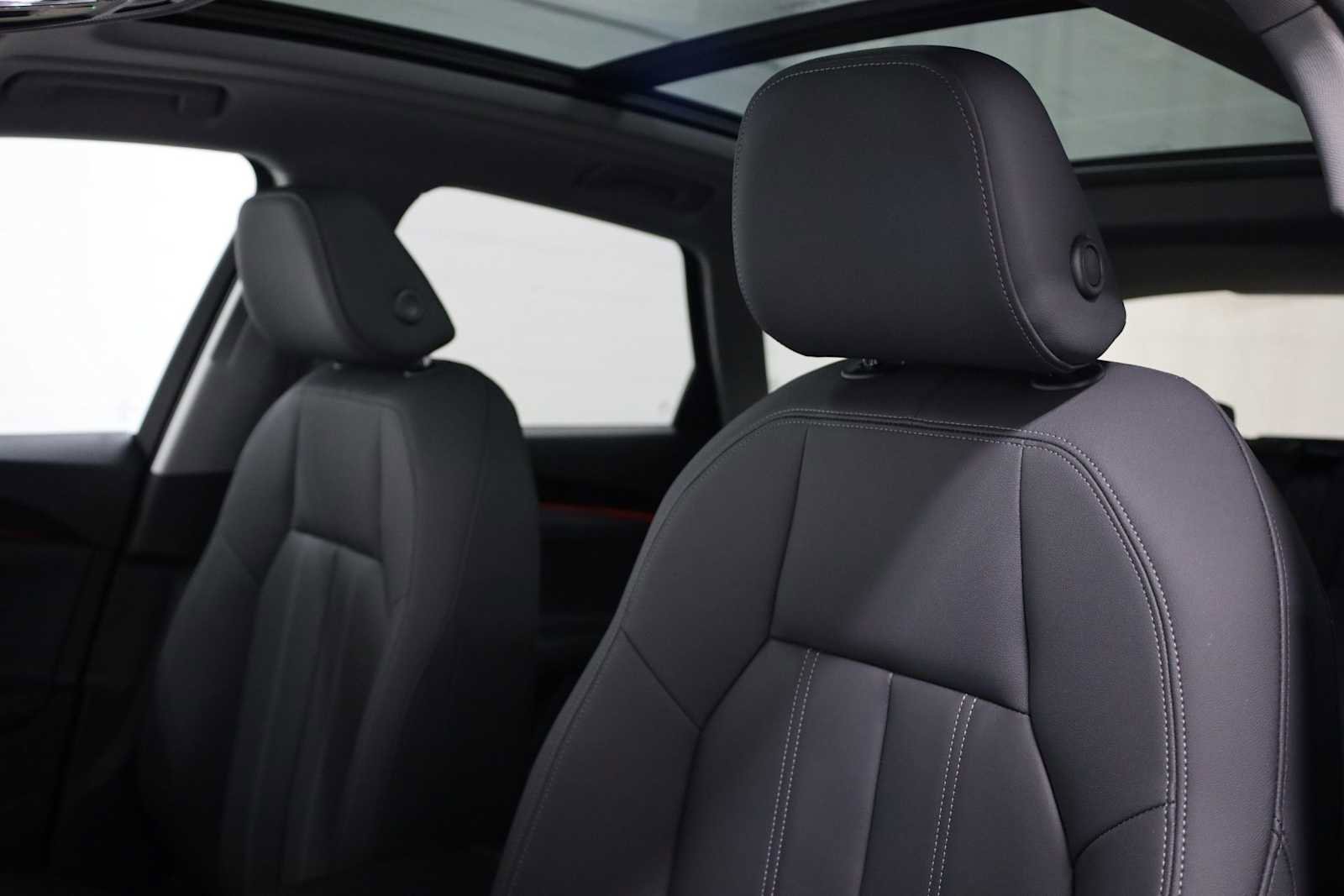 Certified 2025 Audi Q5 Premium Plus w/ Premium Plus AWD/4WD image 18