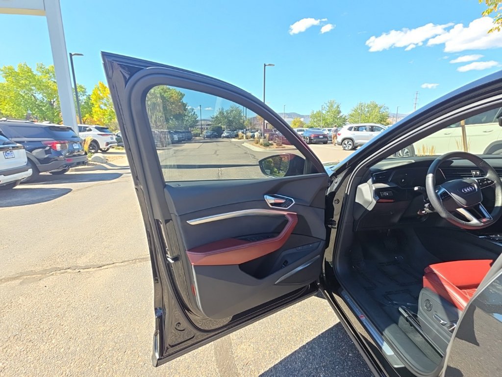 Used 2023 Audi e-tron S Prestige w/ Prestige Package AWD/4WD image 9