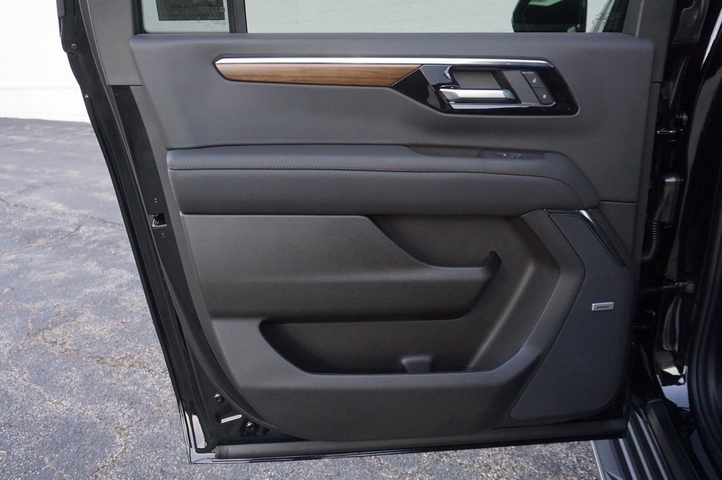 New 2026 Chevrolet Suburban High Country w/ Sun And Tow Package image 28