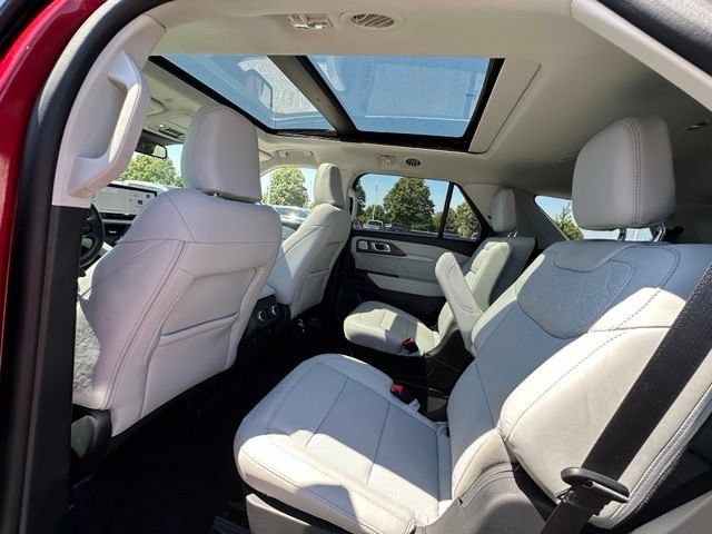 Used 2025 Ford Explorer Platinum w/ Ultimate Package AWD/4WD image 16