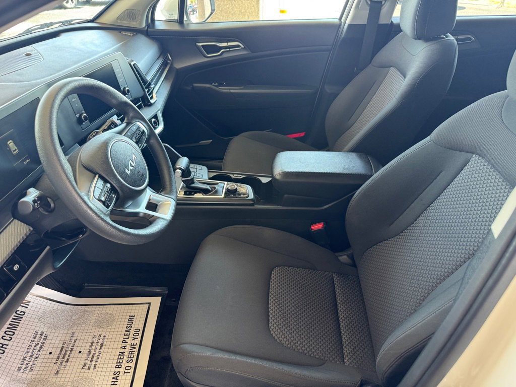 Used 2024 Kia Sportage LX image 6
