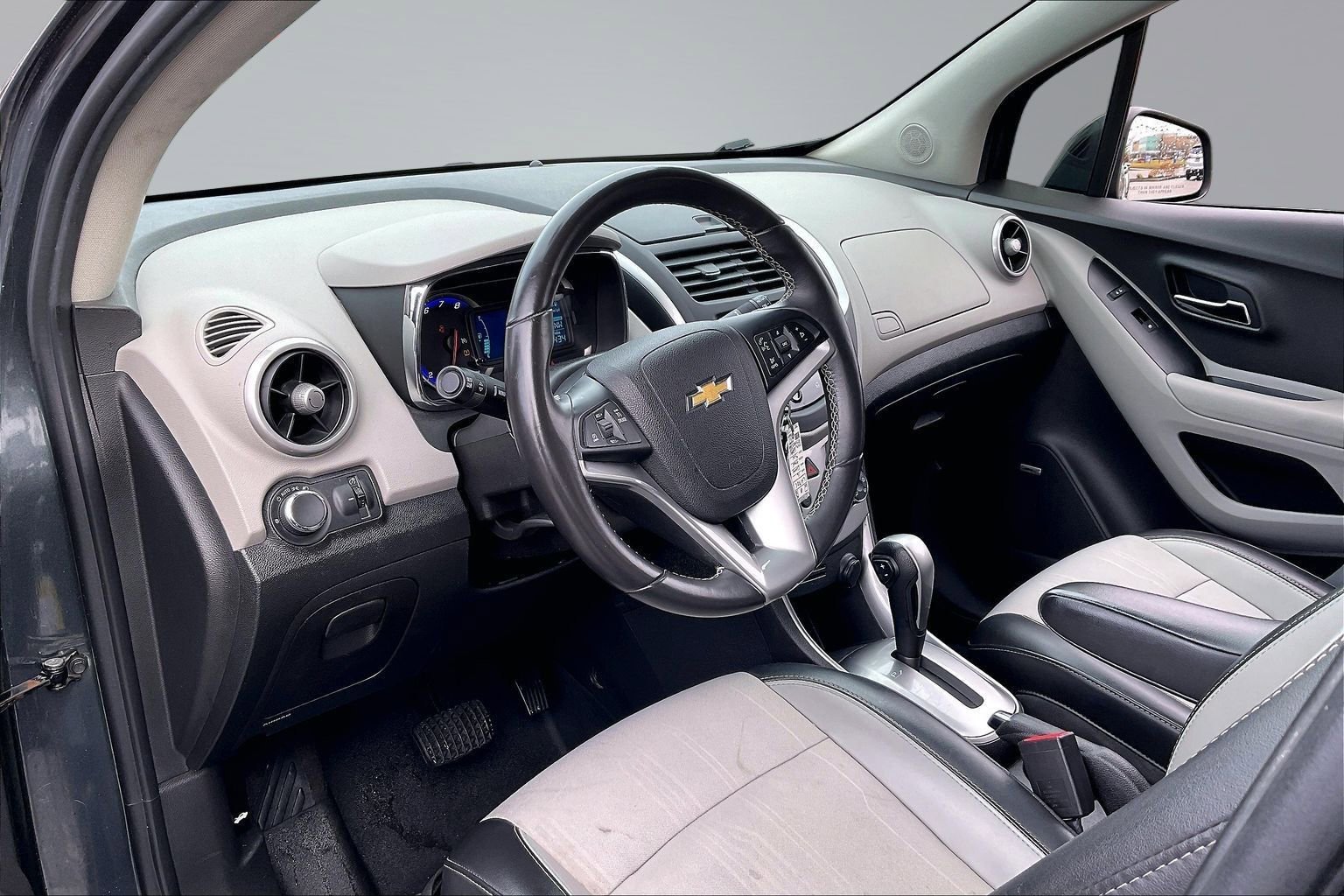 Used 2016 Chevrolet Trax LT w/ LT Sun and Sound Package image 12