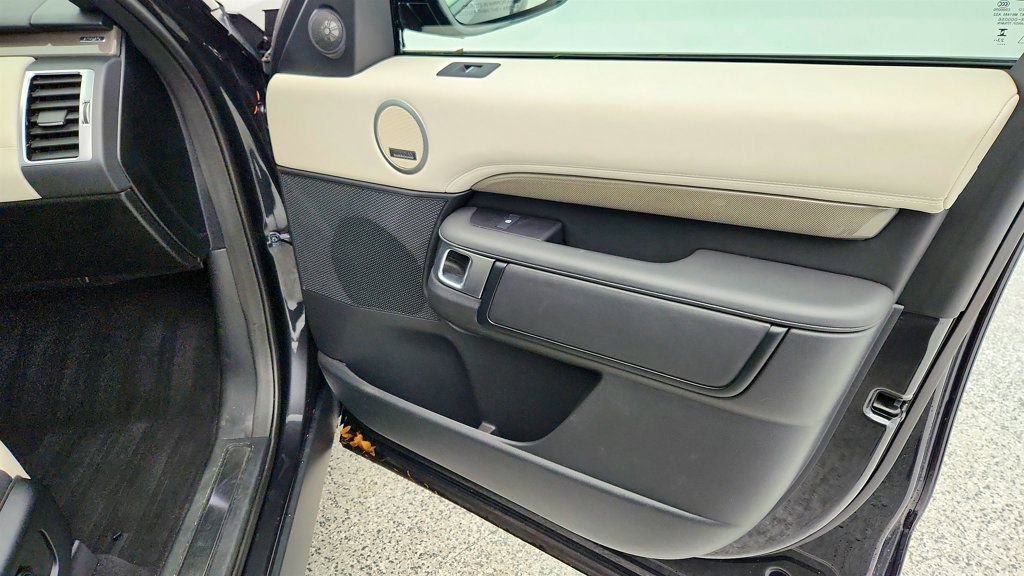 Used 2024 Land Rover Discovery Metropolitan Edition image 23