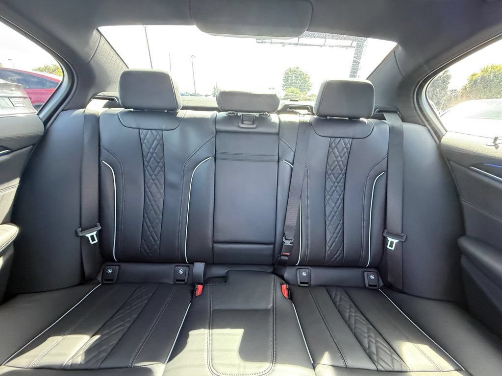 Used 2023 BMW M550i xDrive AWD/4WD image 19