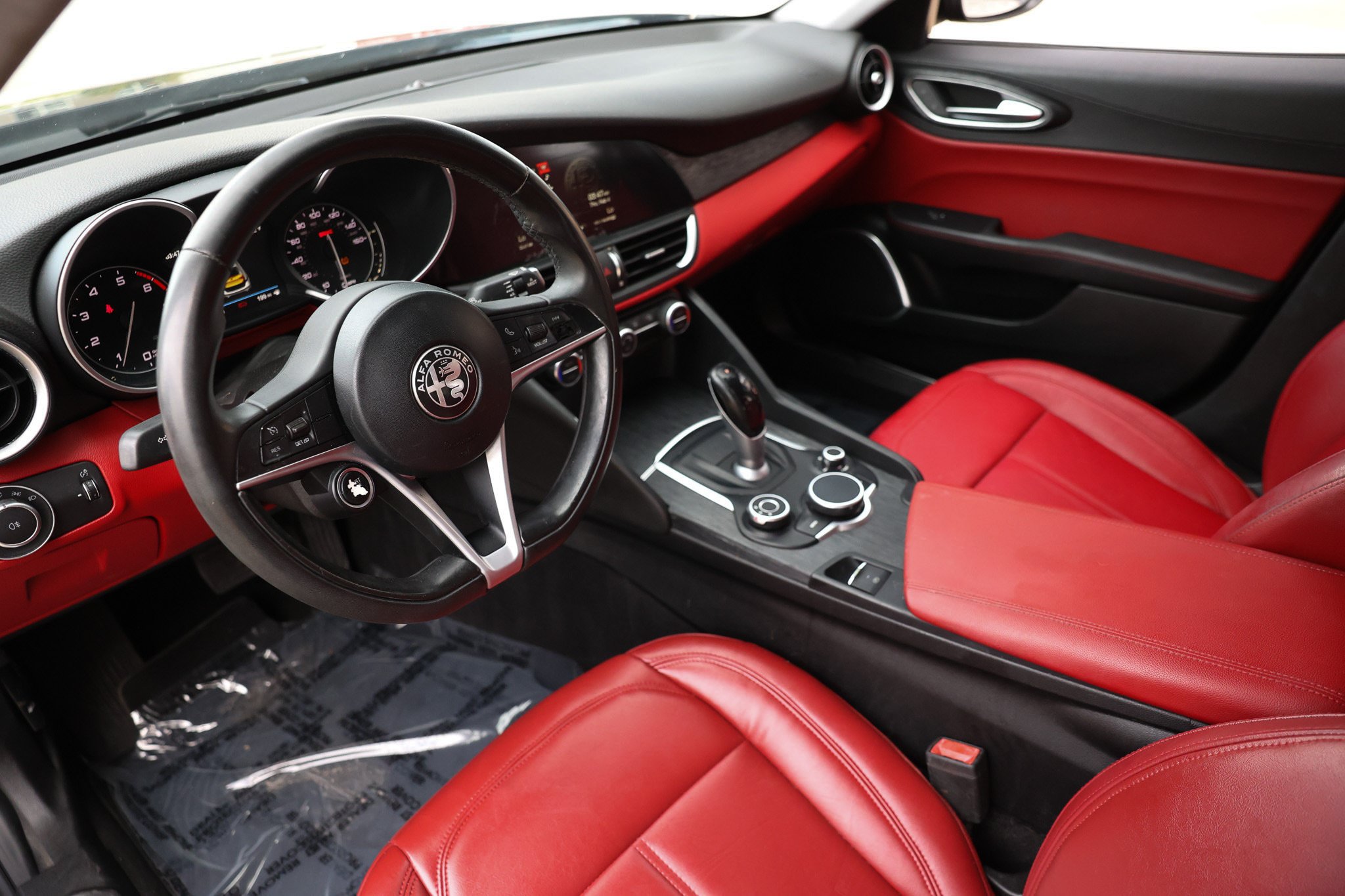 Used 2019 Alfa Romeo Giulia w/ Quick Order Package 22K Sport RWD image 6