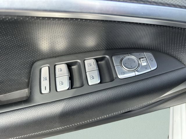 Used 2022 Genesis G70 2.0T w/ Prestige Package RWD image 20