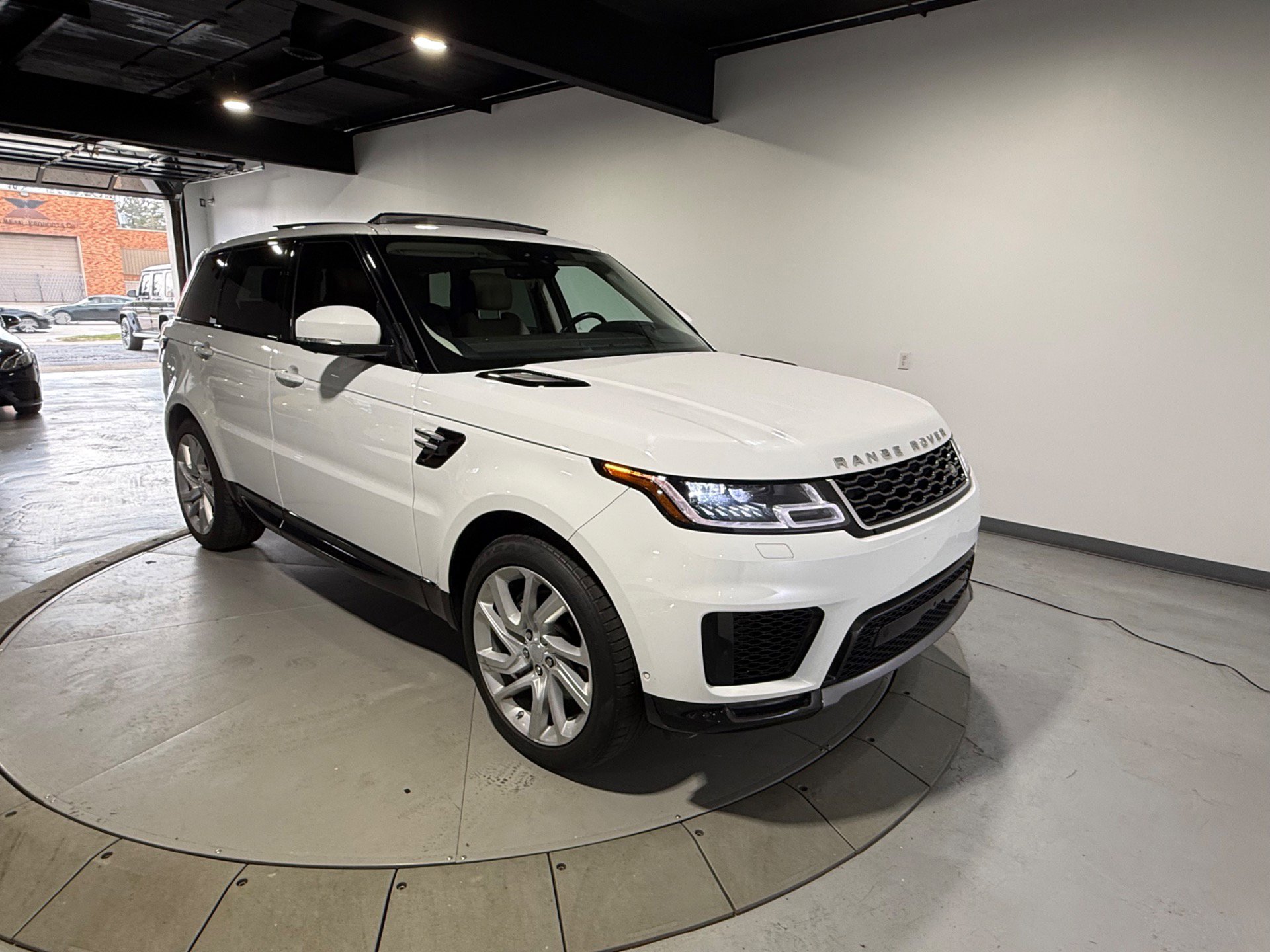 Used 2018 Land Rover Range Rover Sport HSE AWD/4WD image 7