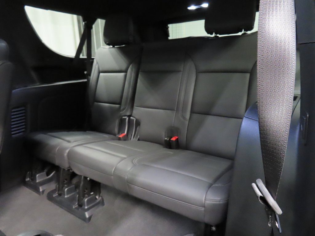 Used 2025 Chevrolet Suburban Z71 image 12