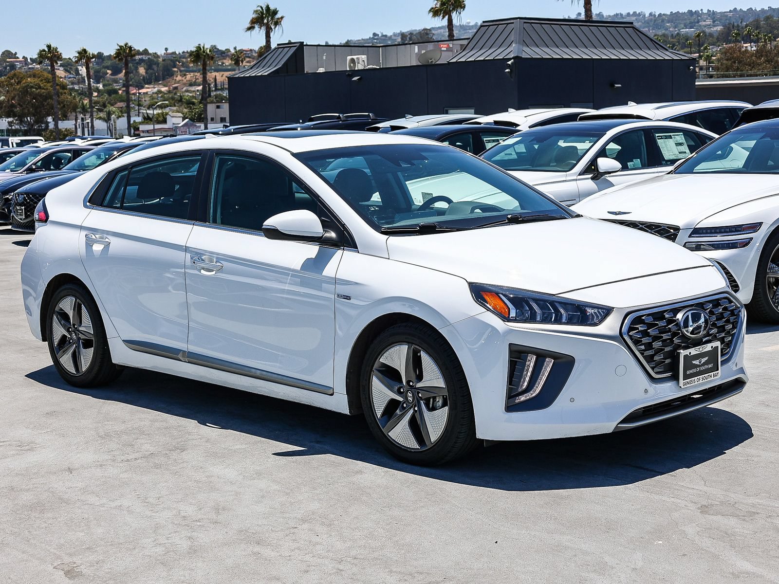 Used 2020 Hyundai Ioniq Limited FWD image 3