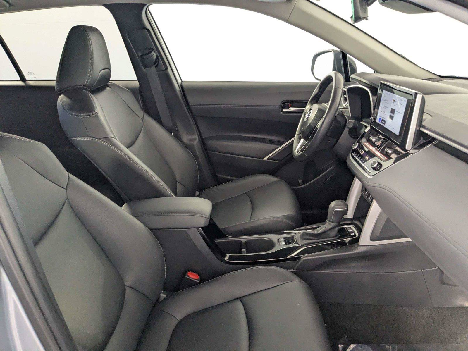 Certified 2025 Toyota Corolla Cross XLE FWD image 32
