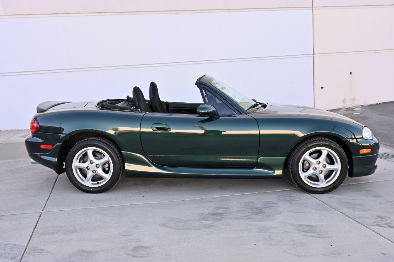 Used 2002 MAZDA MX-5 Miata RWD image 12