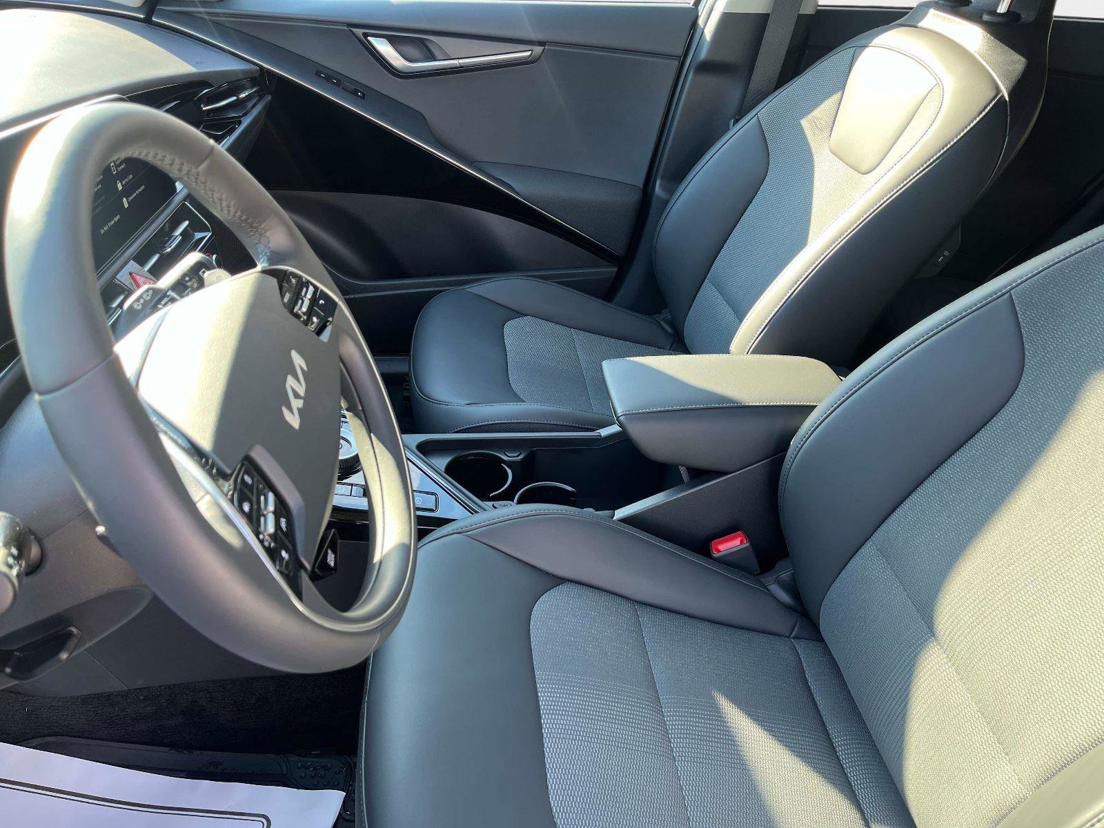 Used 2025 Kia Niro Wind w/ Wind Preserve Package image 21