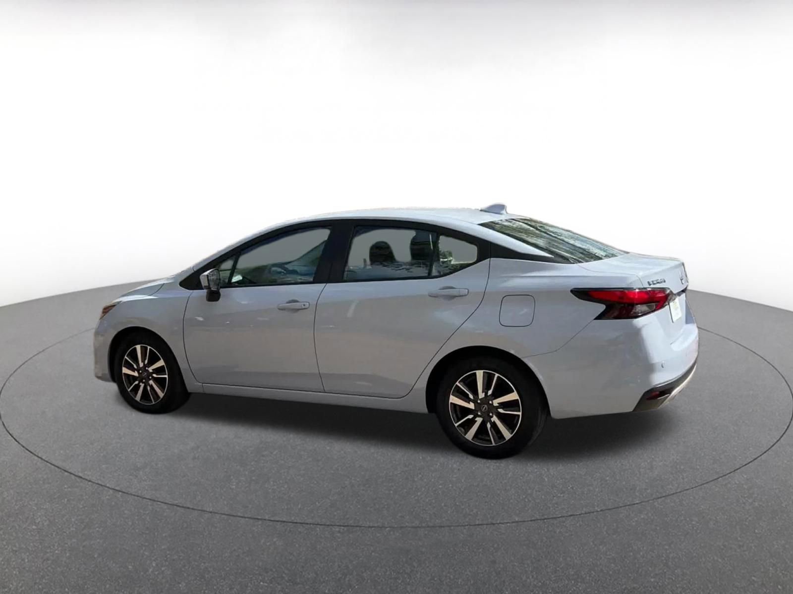 Used 2025 Nissan Versa SV FWD image 10