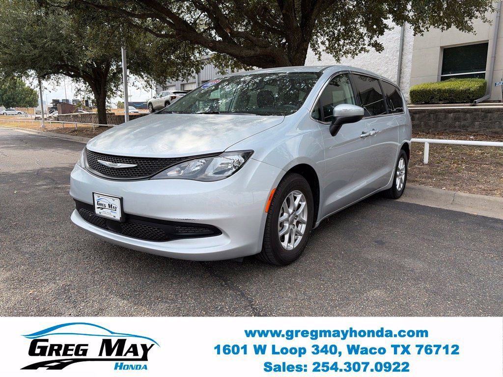 Used 2023 Chrysler Voyager LX FWD image 3