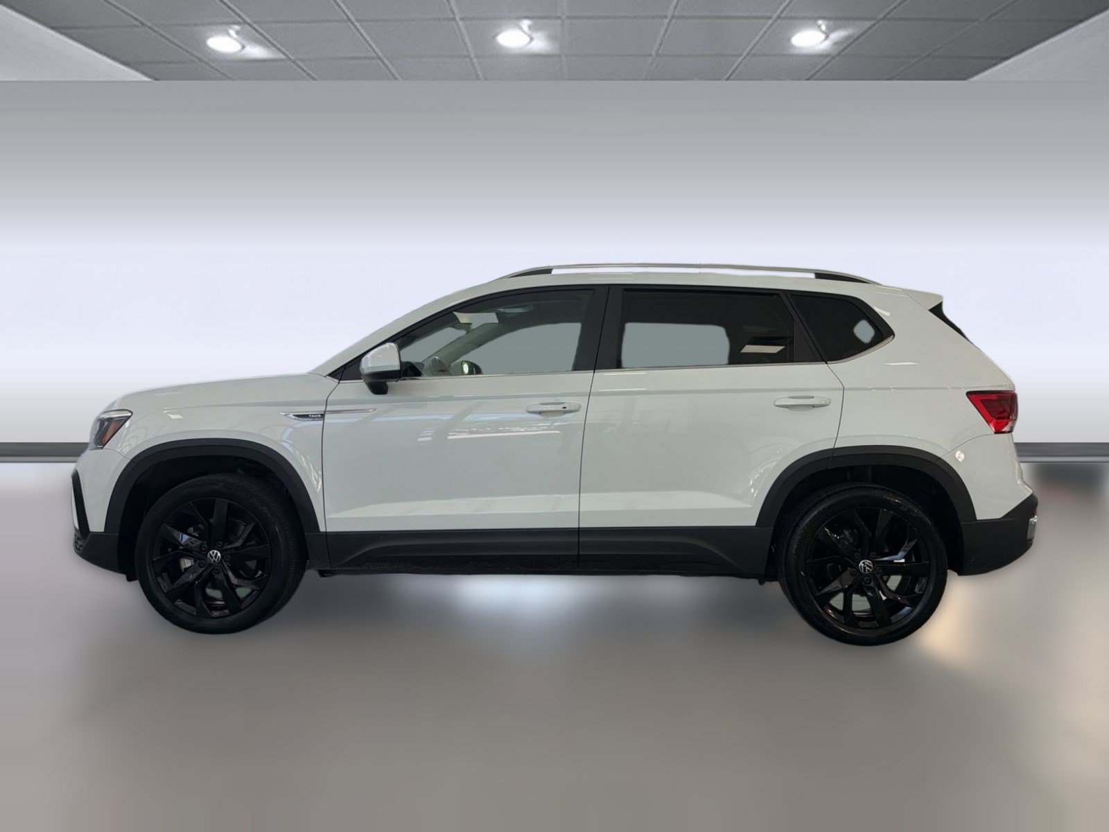 Used 2024 Volkswagen Taos SE FWD image 2
