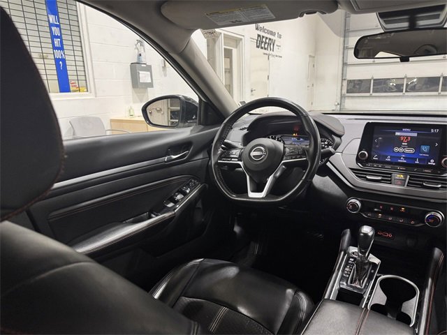 Used 2023 Nissan Altima 2.5 SR image 15