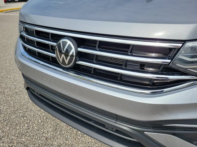 Used 2024 Volkswagen Tiguan SE FWD image 32