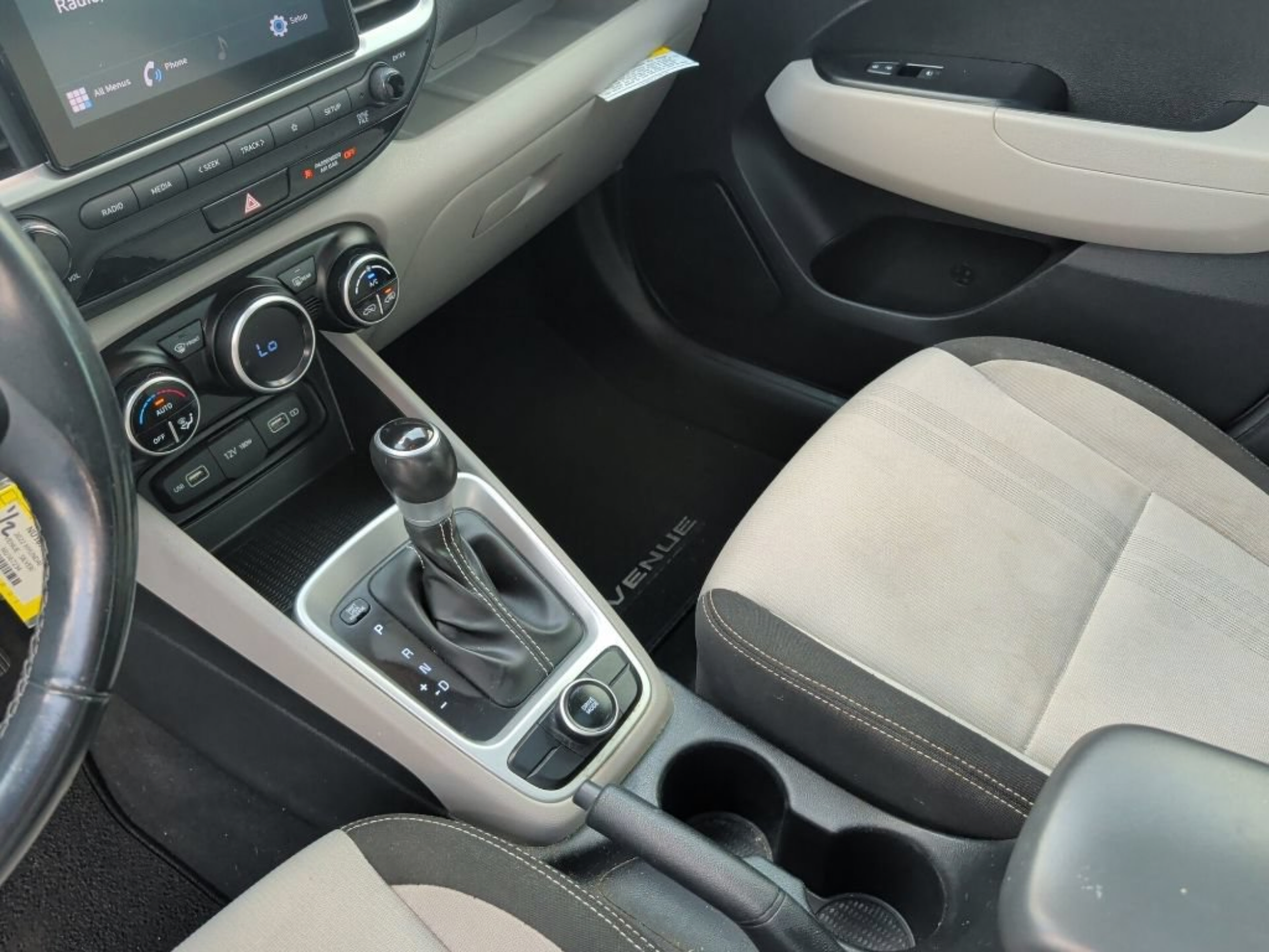 Used 2022 Hyundai Venue SEL FWD image 36