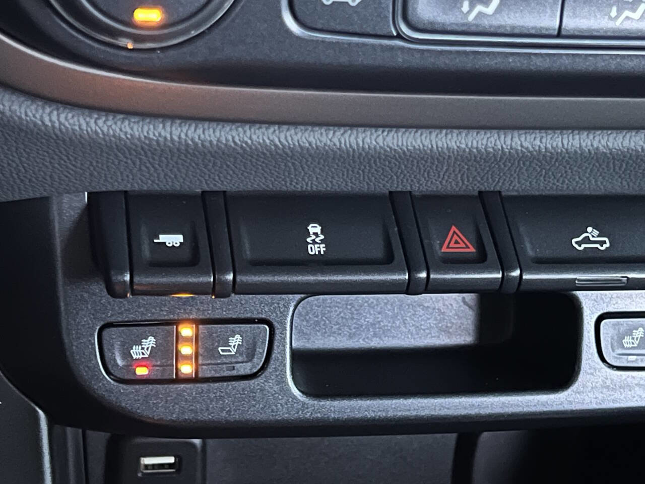 Used 2018 Chevrolet Colorado Z71 AWD/4WD image 30