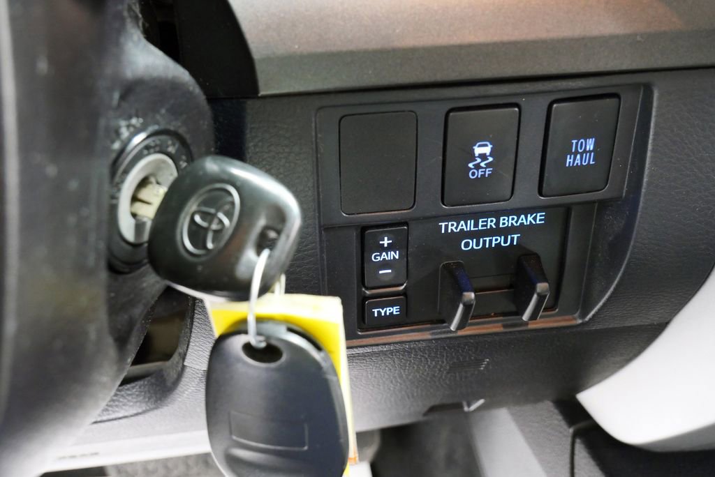 Used 2017 Toyota Tundra SR5 w/ SR5 Upgrade Package image 26