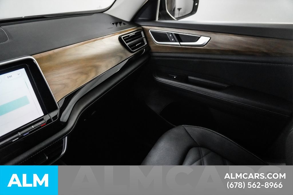 Used 2025 Volkswagen Atlas SE image 43