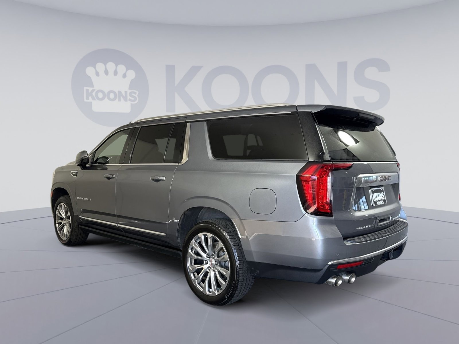 Used 2022 GMC Yukon XL Denali w/ Advanced Technology Package AWD/4WD image 4