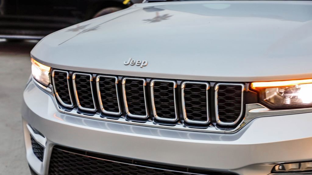 Certified 2024 Jeep Grand Cherokee Limited image 6
