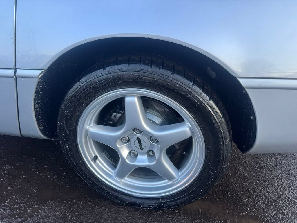 Used 1996 Chevrolet Corvette Convertible RWD image 17