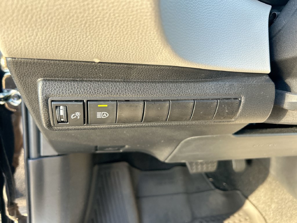 Used 2025 Toyota Corolla LE w/ Convenience Package FWD image 13