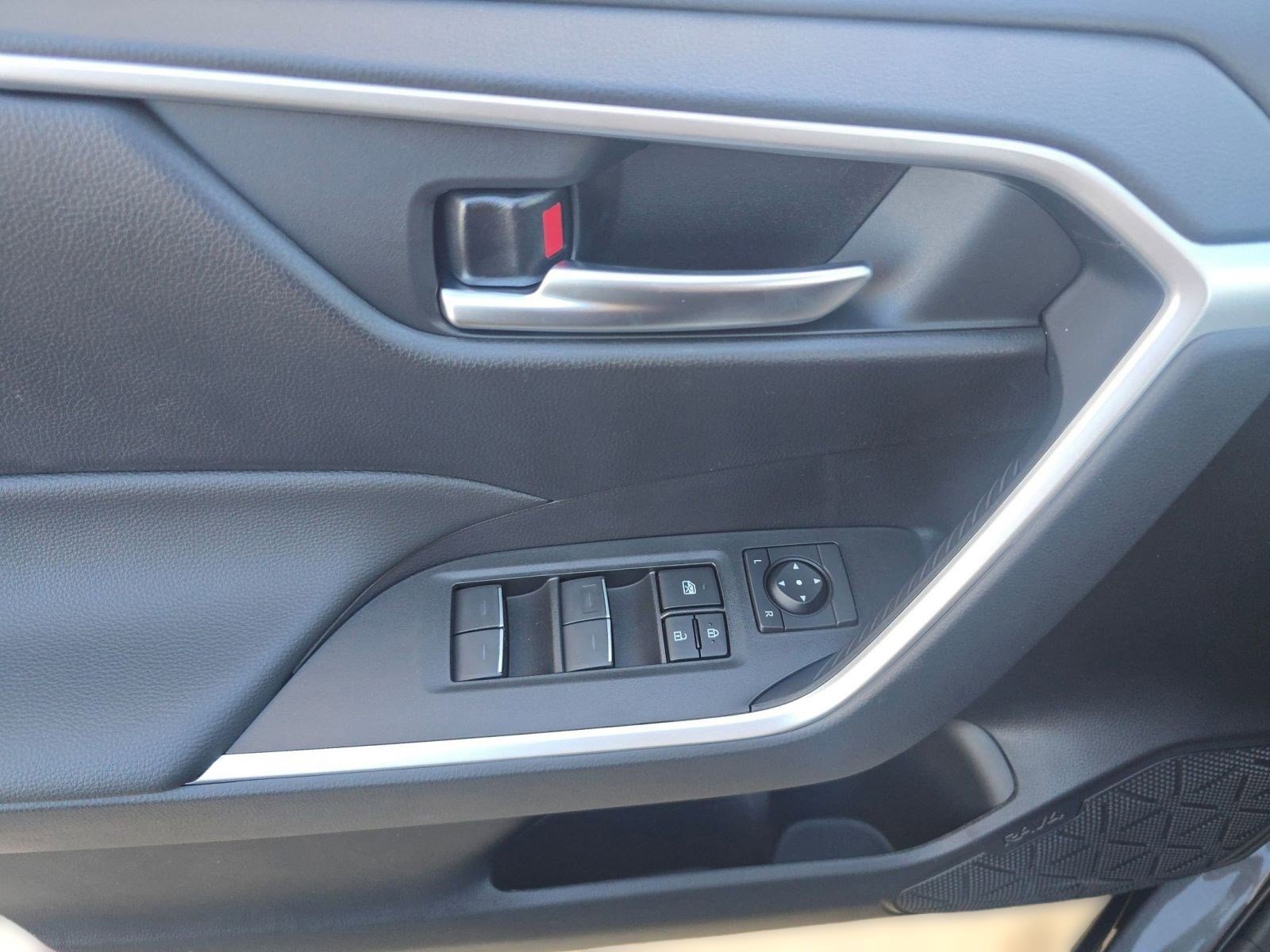 New 2025 Toyota RAV4 XLE w/ Convenience Package image 21