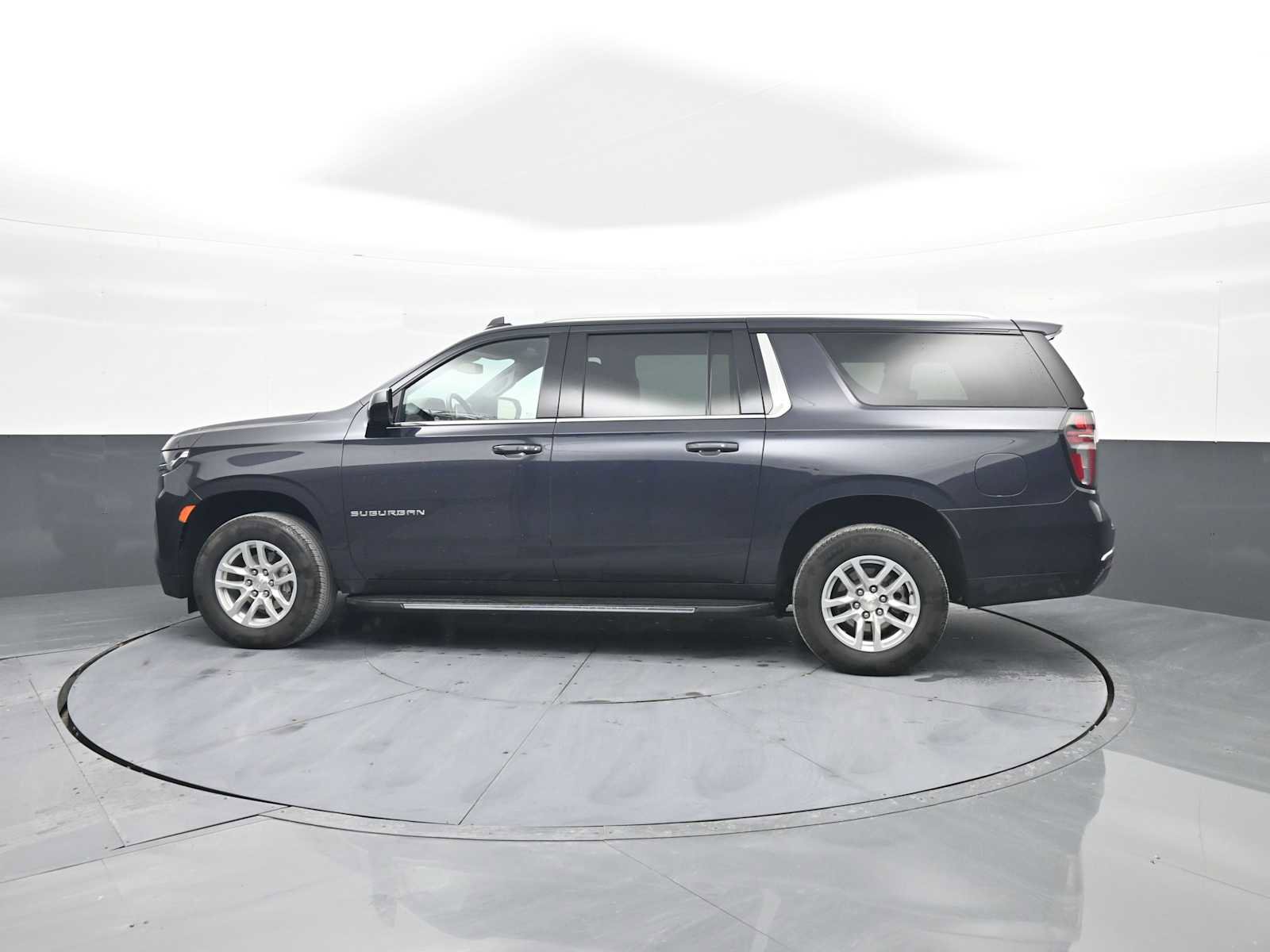 Used 2024 Chevrolet Suburban LT image 5