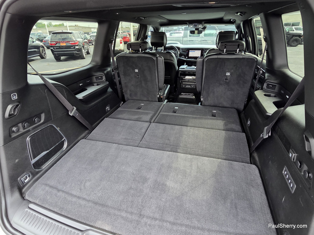 Used 2022 Jeep Wagoneer Series III w/ Premium Group I AWD/4WD image 18