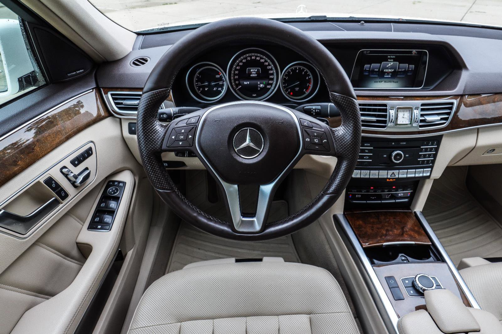 Used 2016 Mercedes-Benz E 350 4MATIC Sedan image 23