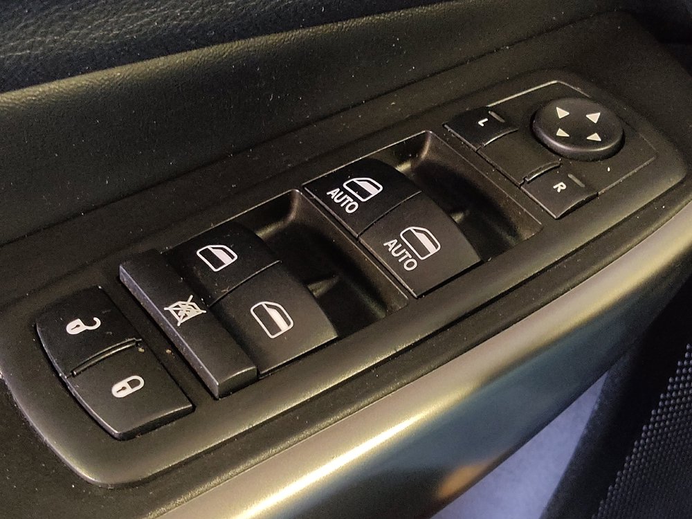 Used 2019 Jeep Cherokee Latitude Plus FWD image 27