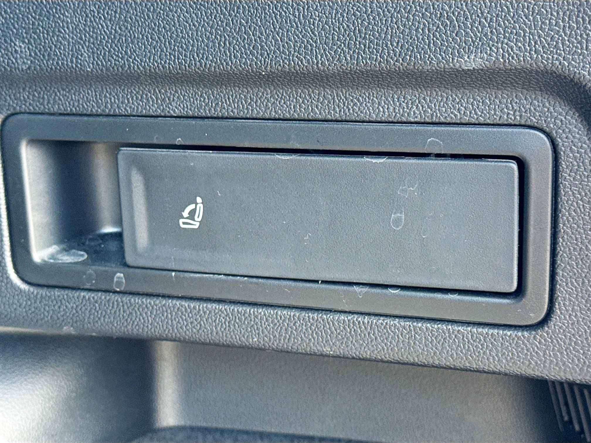 Used 2022 Volkswagen Tiguan SE image 12