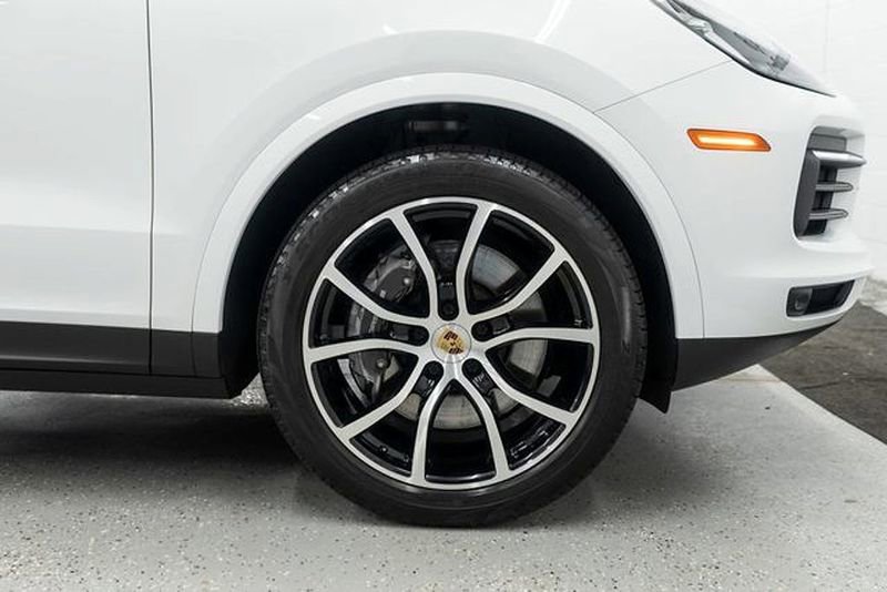 Used 2023 Porsche Cayenne Platinum Edition image 33
