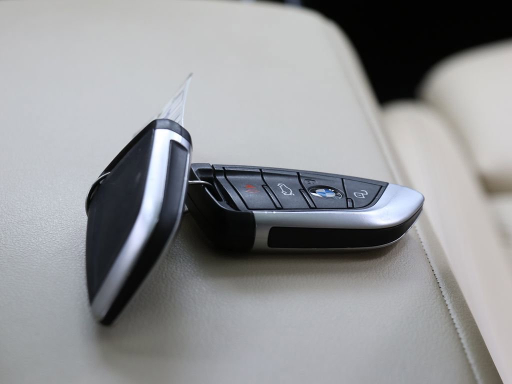Used 2023 BMW 330i Sedan RWD image 21