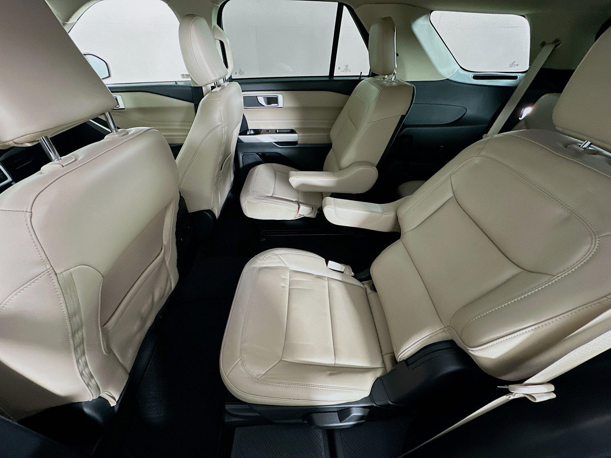 Used 2022 Ford Explorer XLT w/ Equipment Group 202A image 28