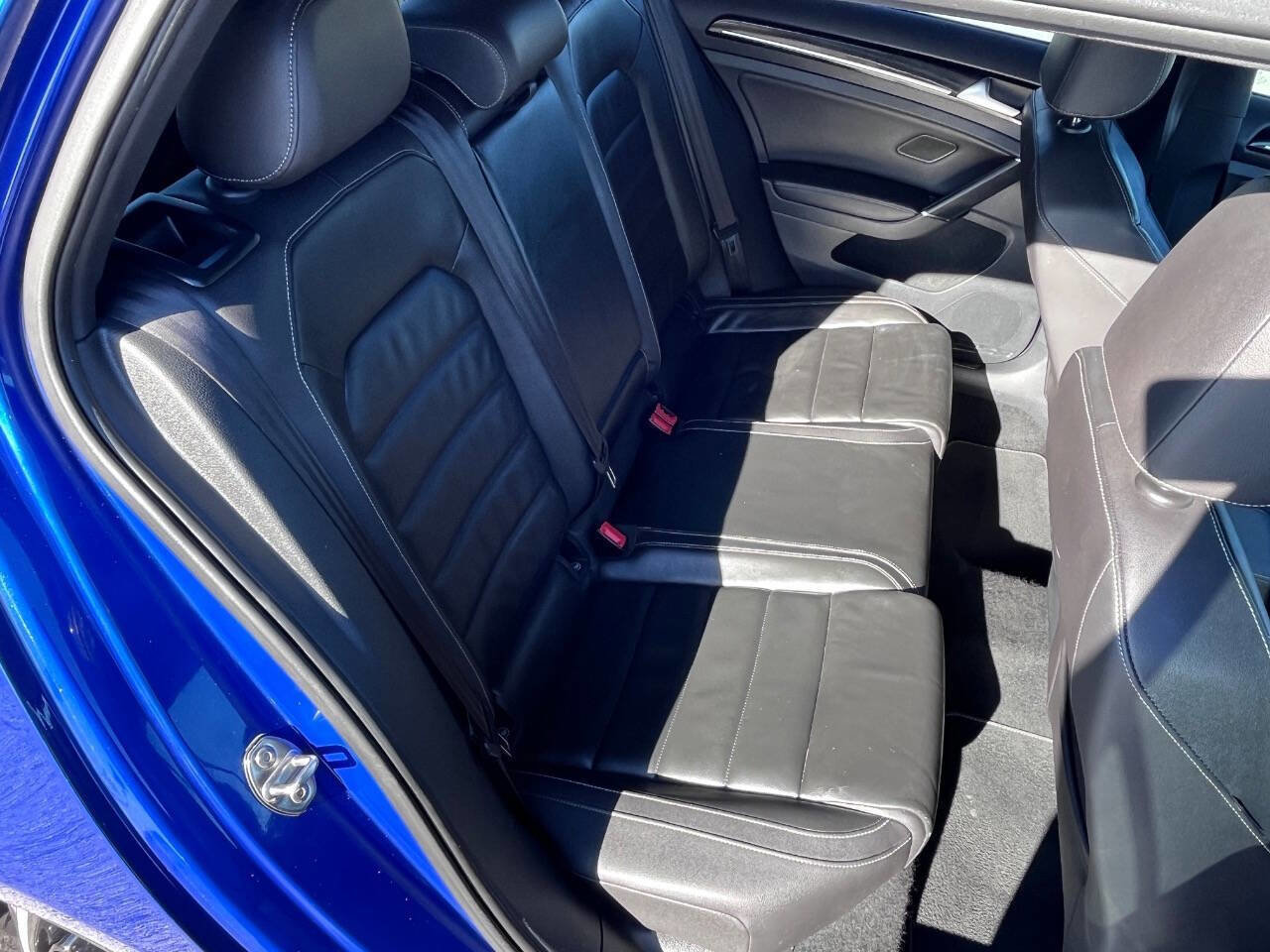 Used 2015 Volkswagen Golf R 4-Door image 25