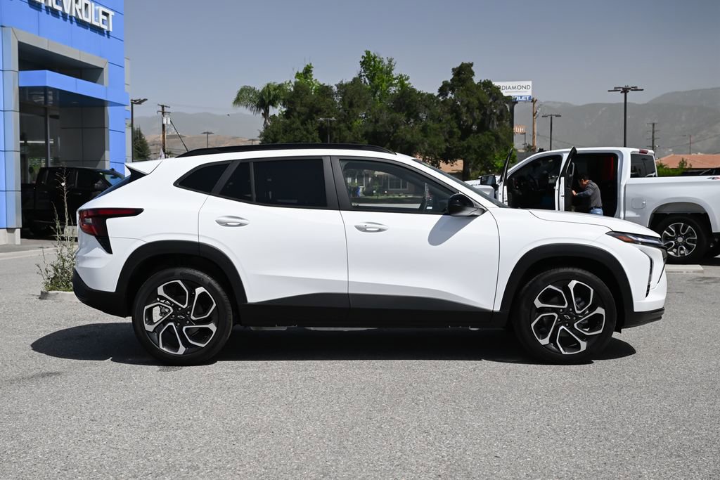 New 2026 Chevrolet Trax RS FWD image 3