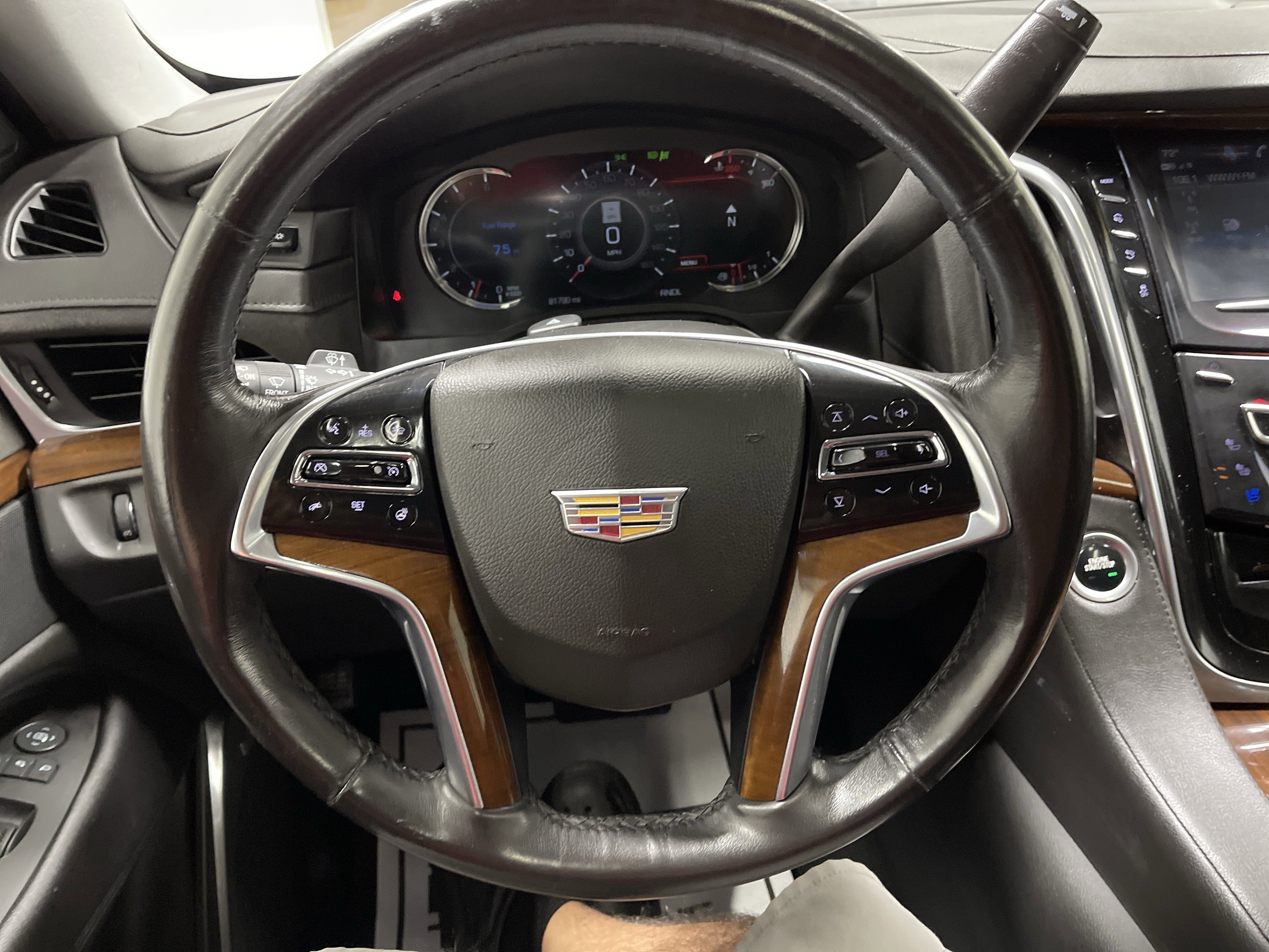 Used 2020 Cadillac Escalade Luxury AWD/4WD image 30