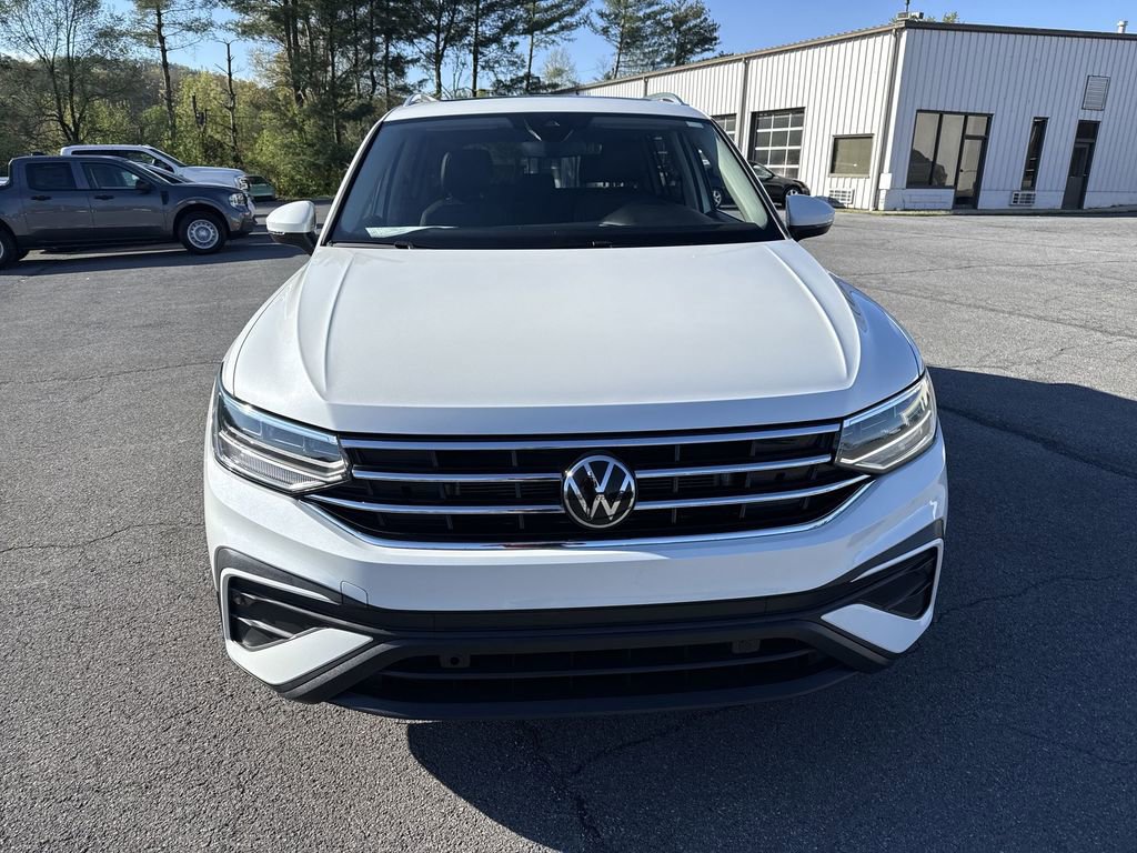 Certified 2023 Volkswagen Tiguan SE image 2