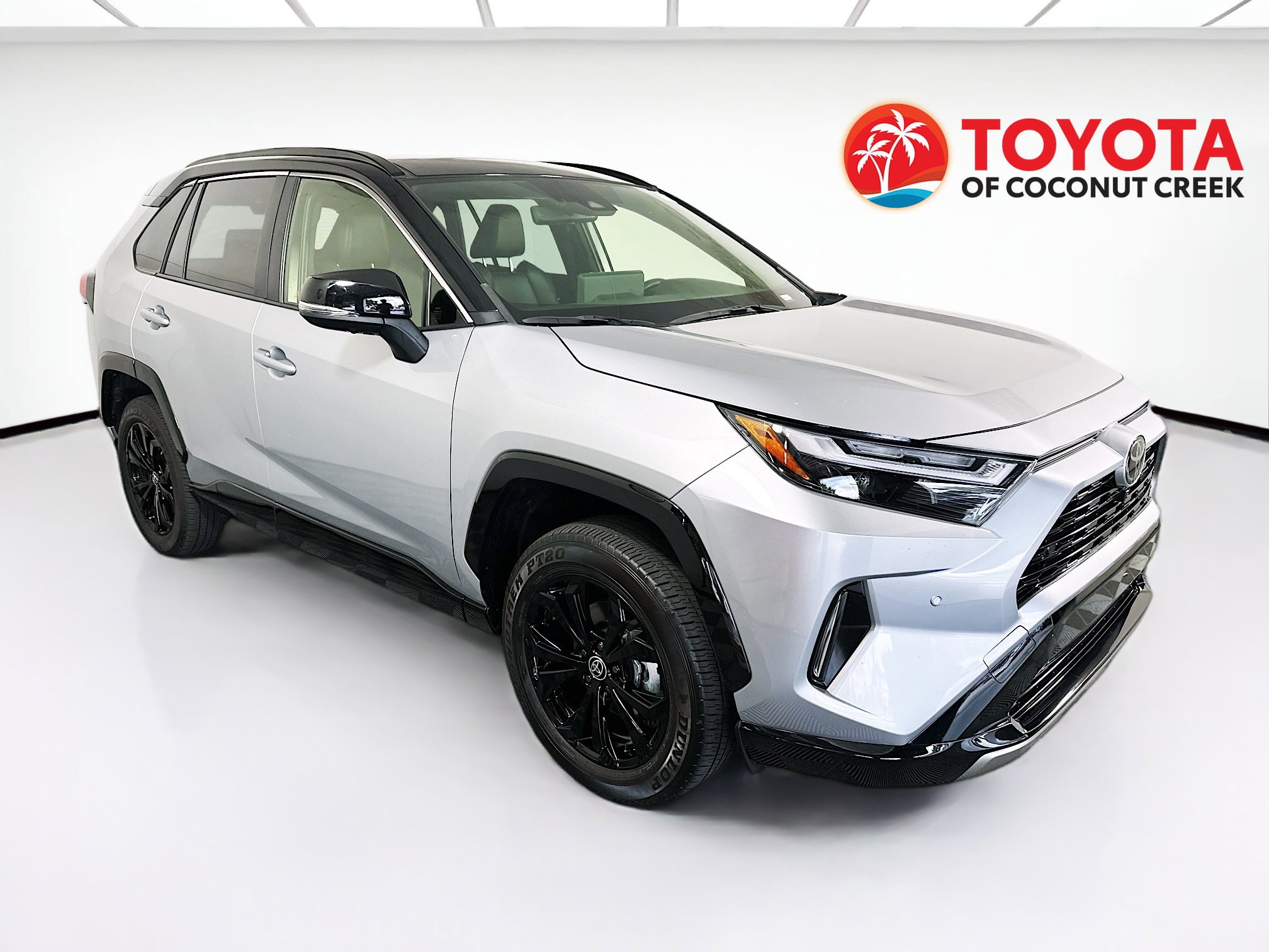 Used 2025 Toyota RAV4 XSE w/ Advanced Technology Package AWD/4WD image 1