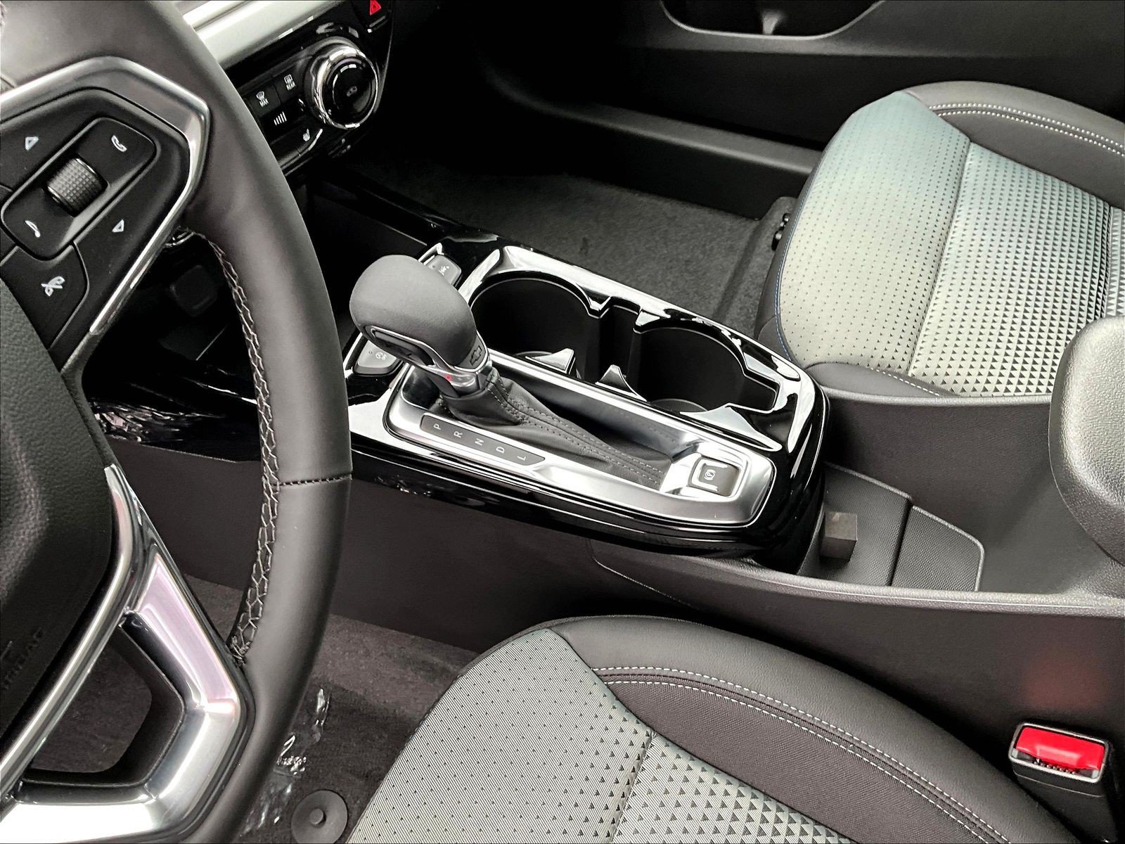 New 2026 Chevrolet Trax LT w/ LT Convenience Package FWD image 12