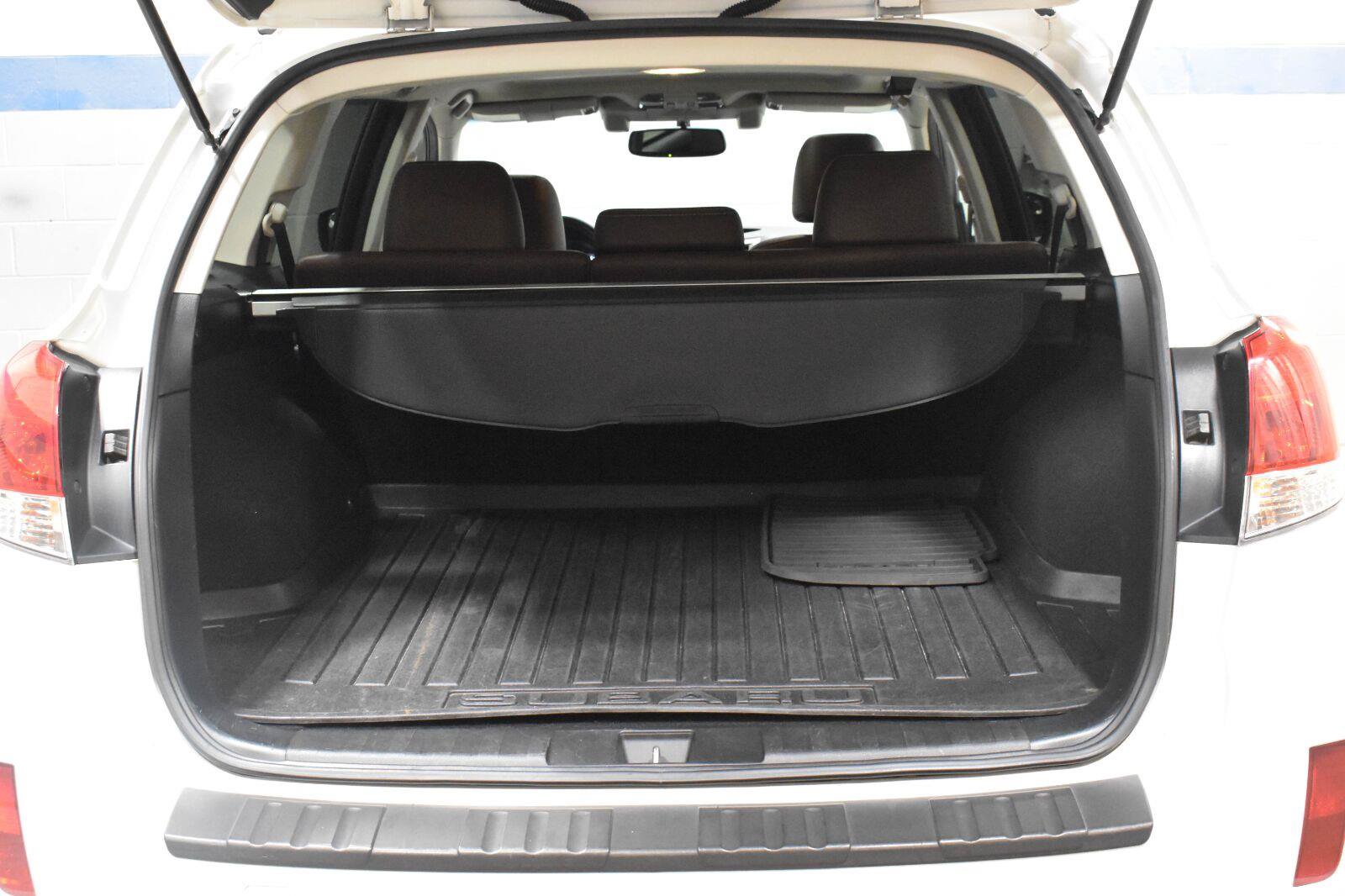 Used 2014 Subaru Outback 2.5i Limited AWD/4WD image 23