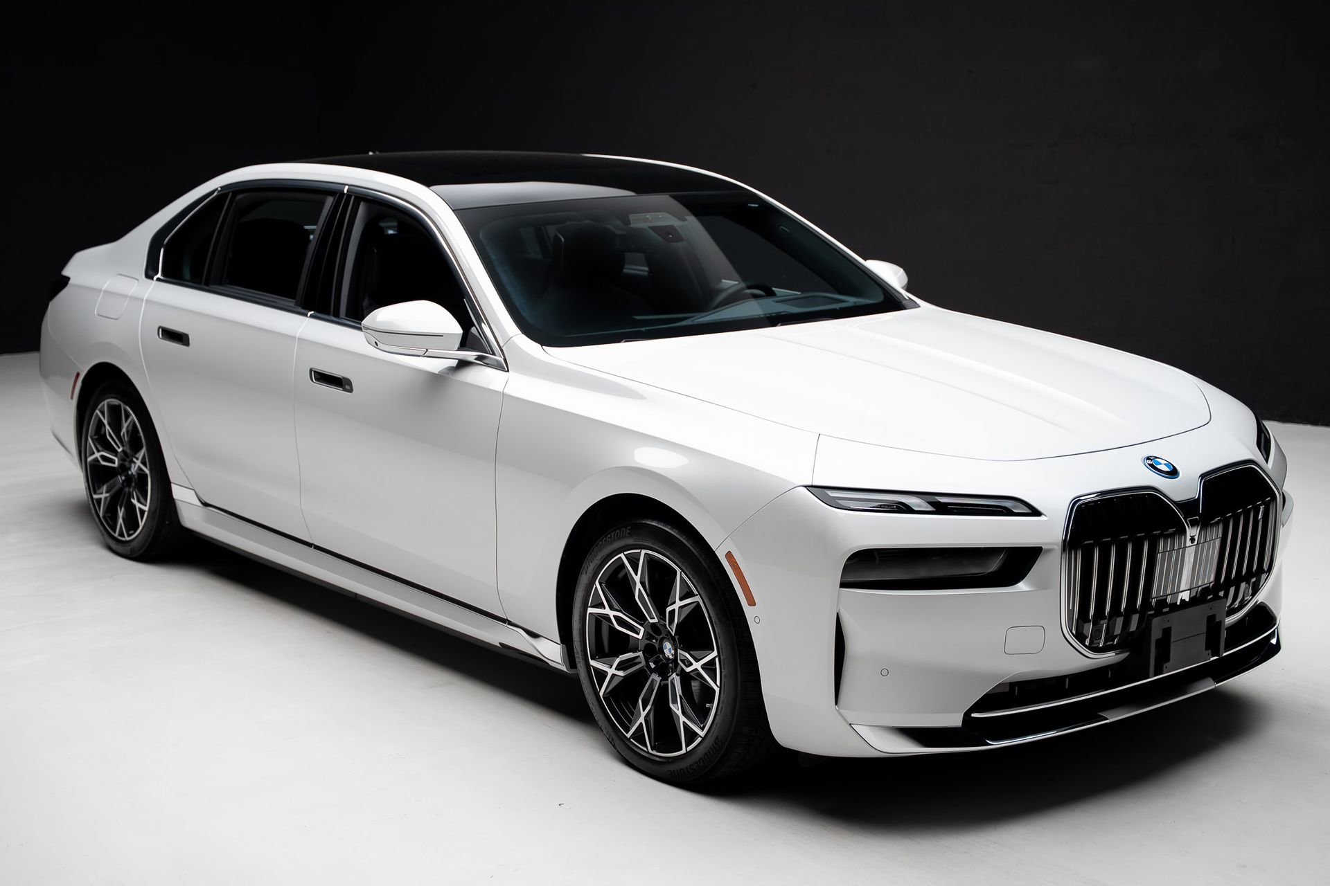 Used 2023 BMW i7 xDrive60 AWD/4WD image 40