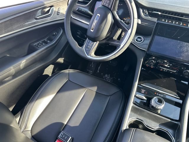 Used 2025 Jeep Grand Cherokee L Limited w/ Black Appearance Package image 28