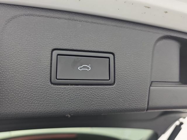 Used 2024 Volkswagen Atlas SE image 45