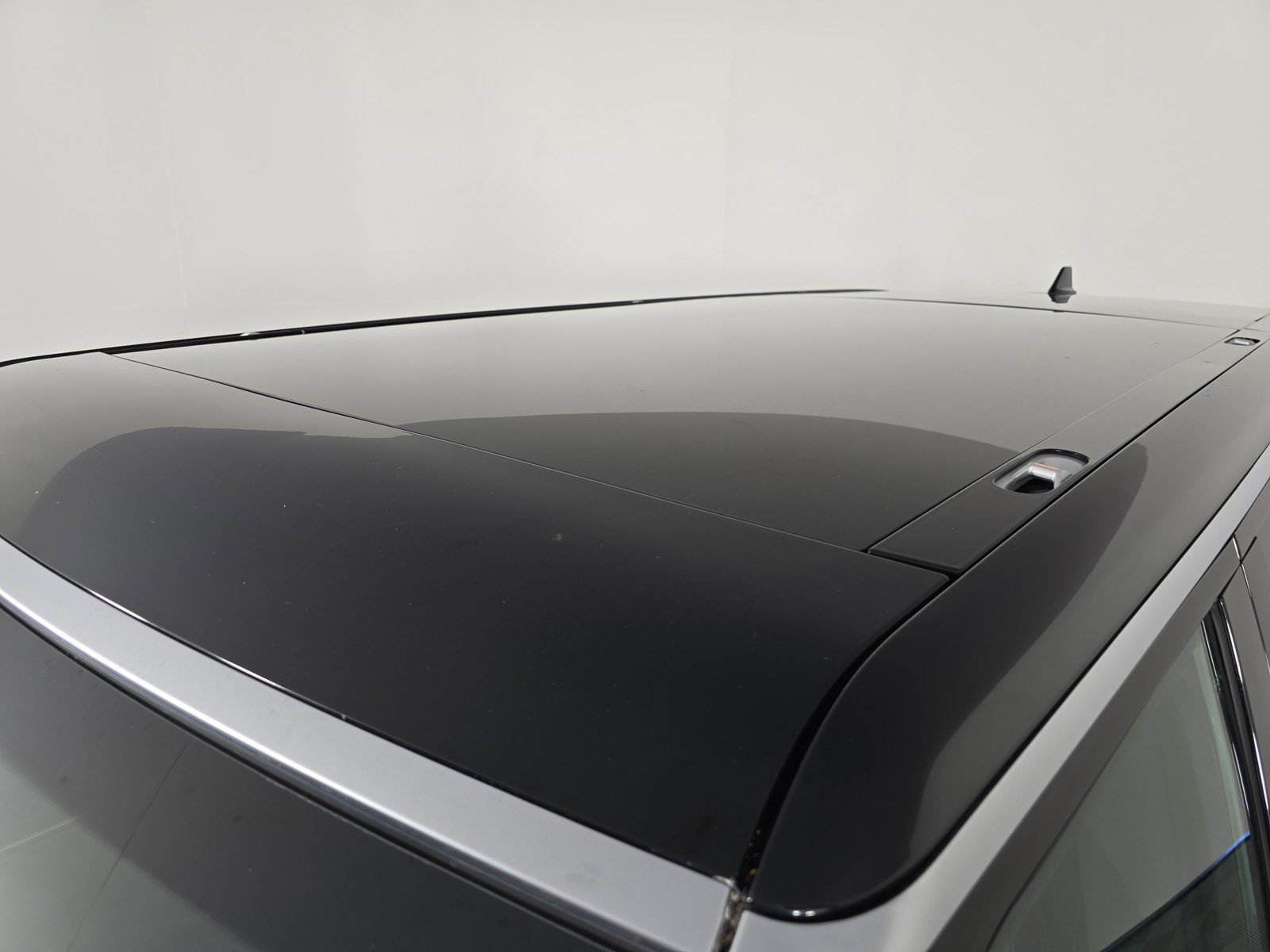 Used 2024 Rivian R1S Adventure AWD/4WD image 13