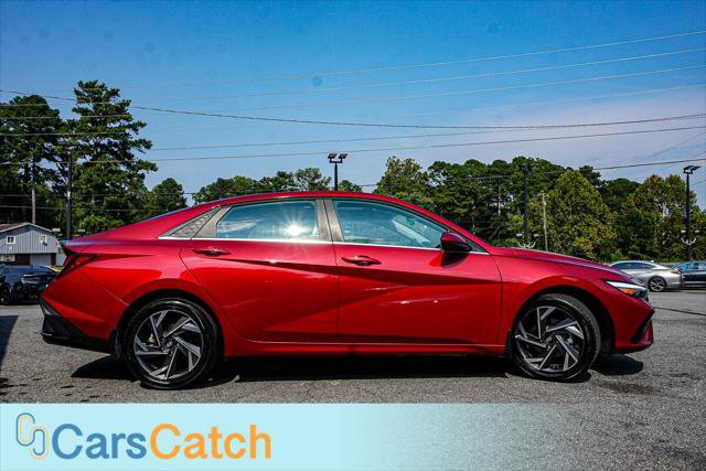 Used 2025 Hyundai Elantra SEL image 2